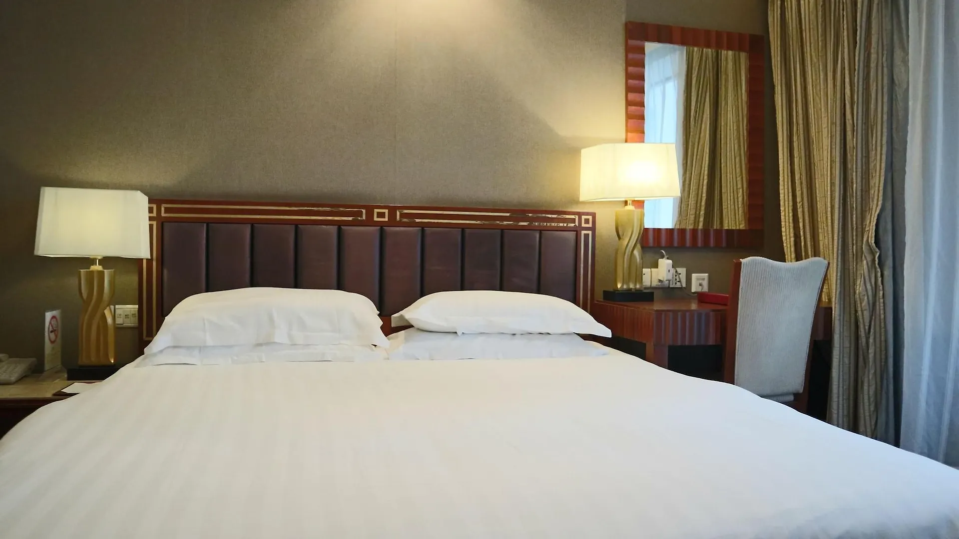 Shanghai Everbright International Hotel 4*,  China