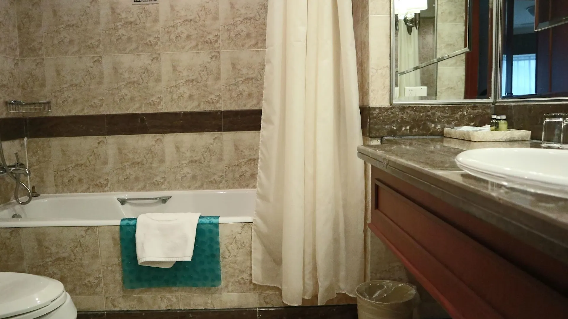 Shanghai Everbright International Hotel 4*,  China