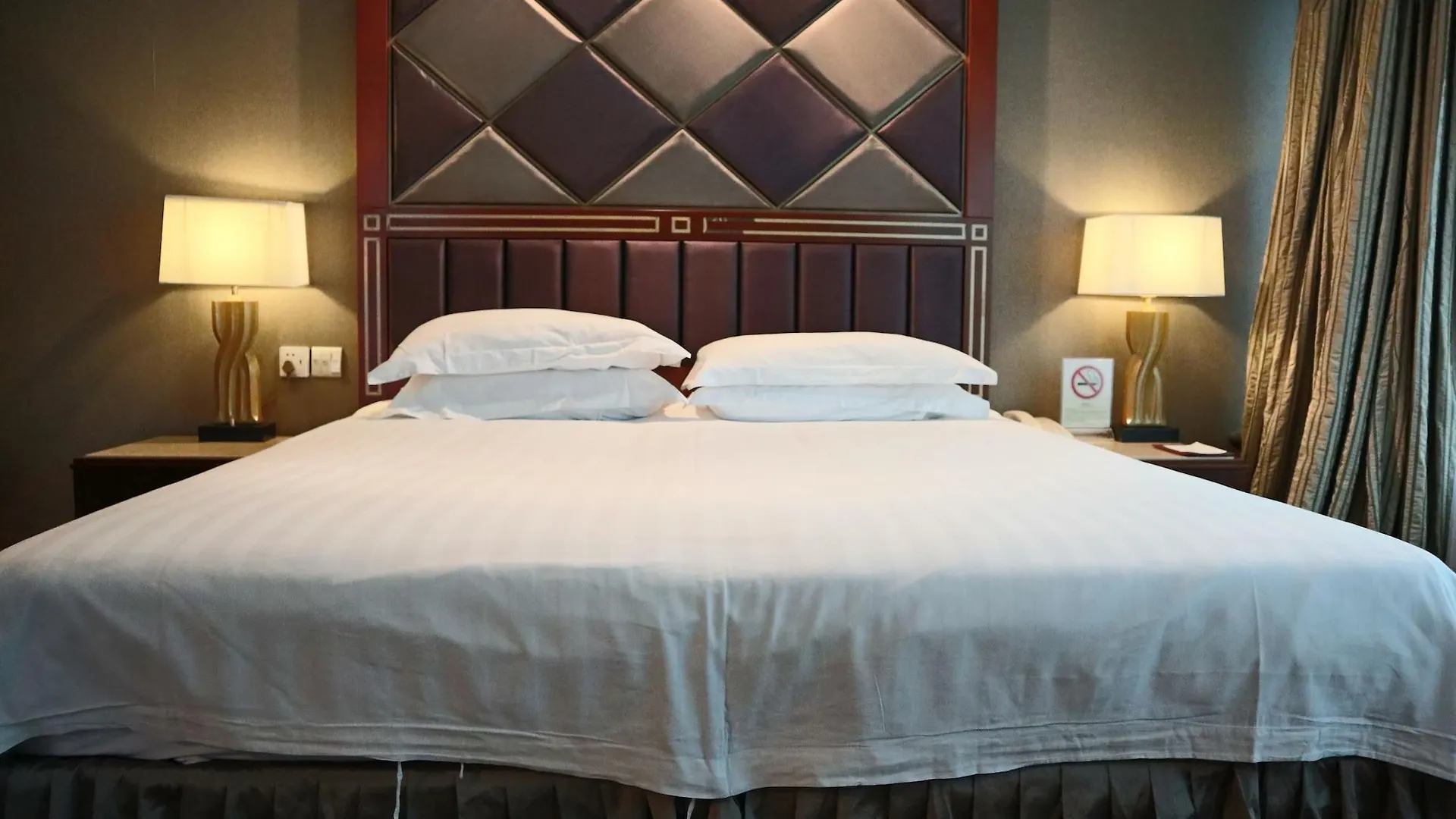 ****  Shanghai Everbright International Hotel China