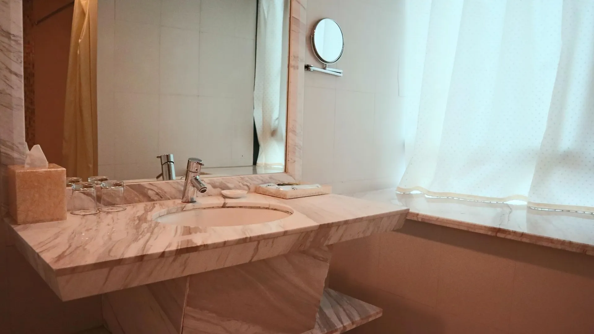 Shanghai Everbright International Hotel