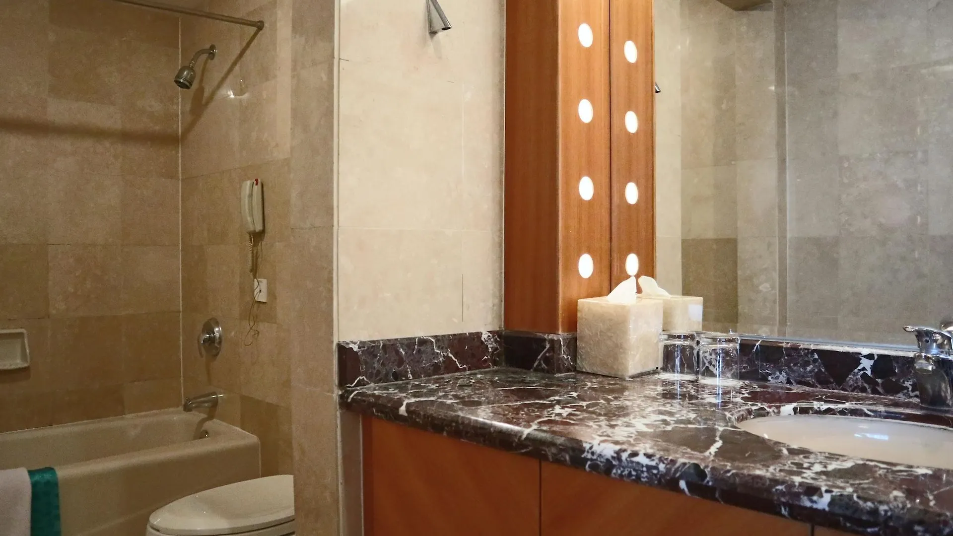 ****  Shanghai Everbright International Hotel China