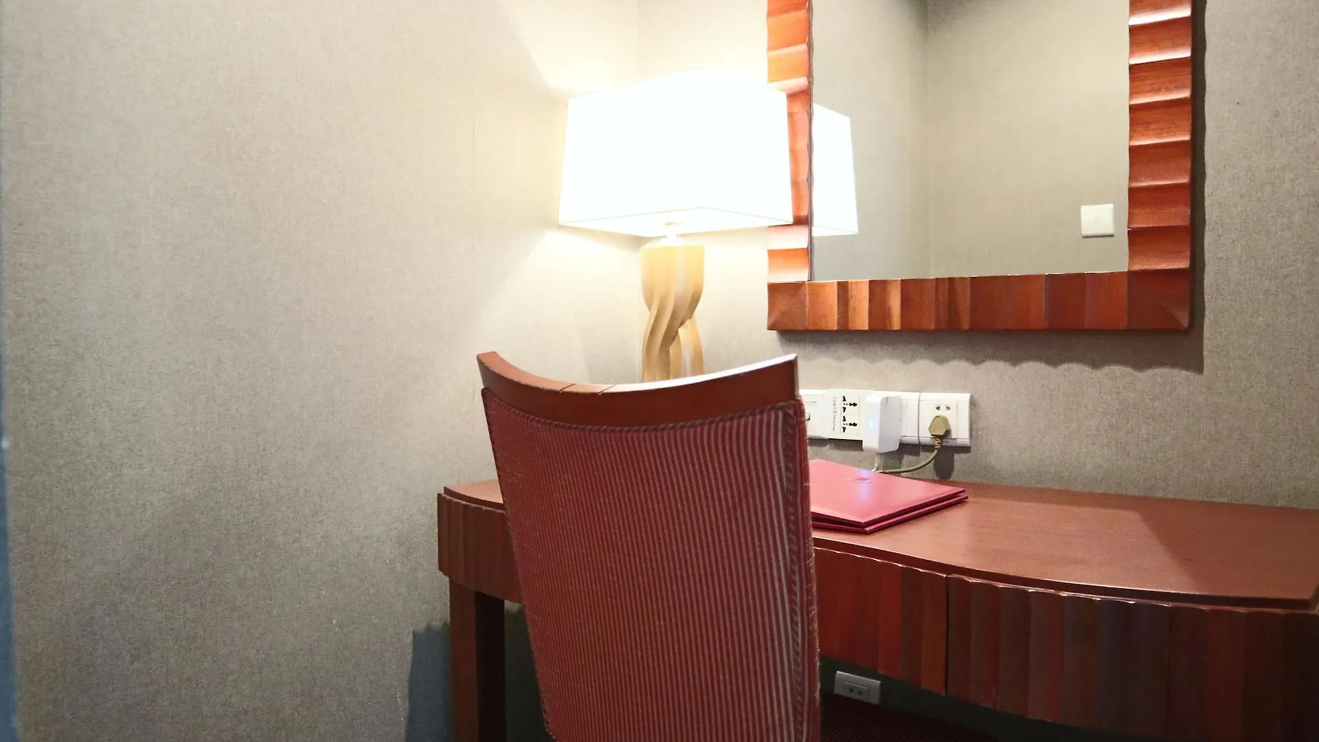 Shanghai Everbright International Hotel 4*,  China