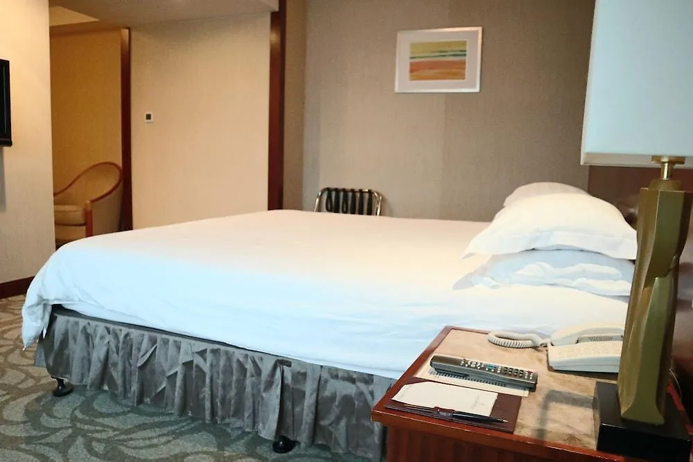 Shanghai Everbright International Hotel 4*,