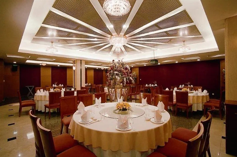 Shanghai Everbright International Hotel 4*,
