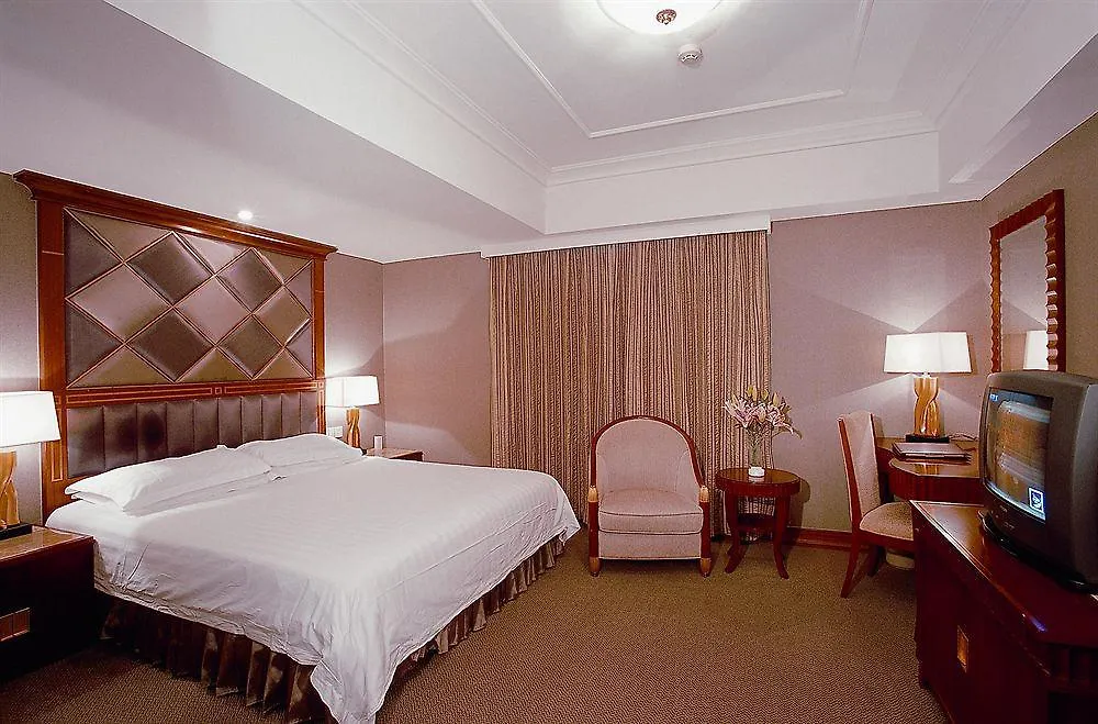 Shanghai Everbright International Hotel 4*,